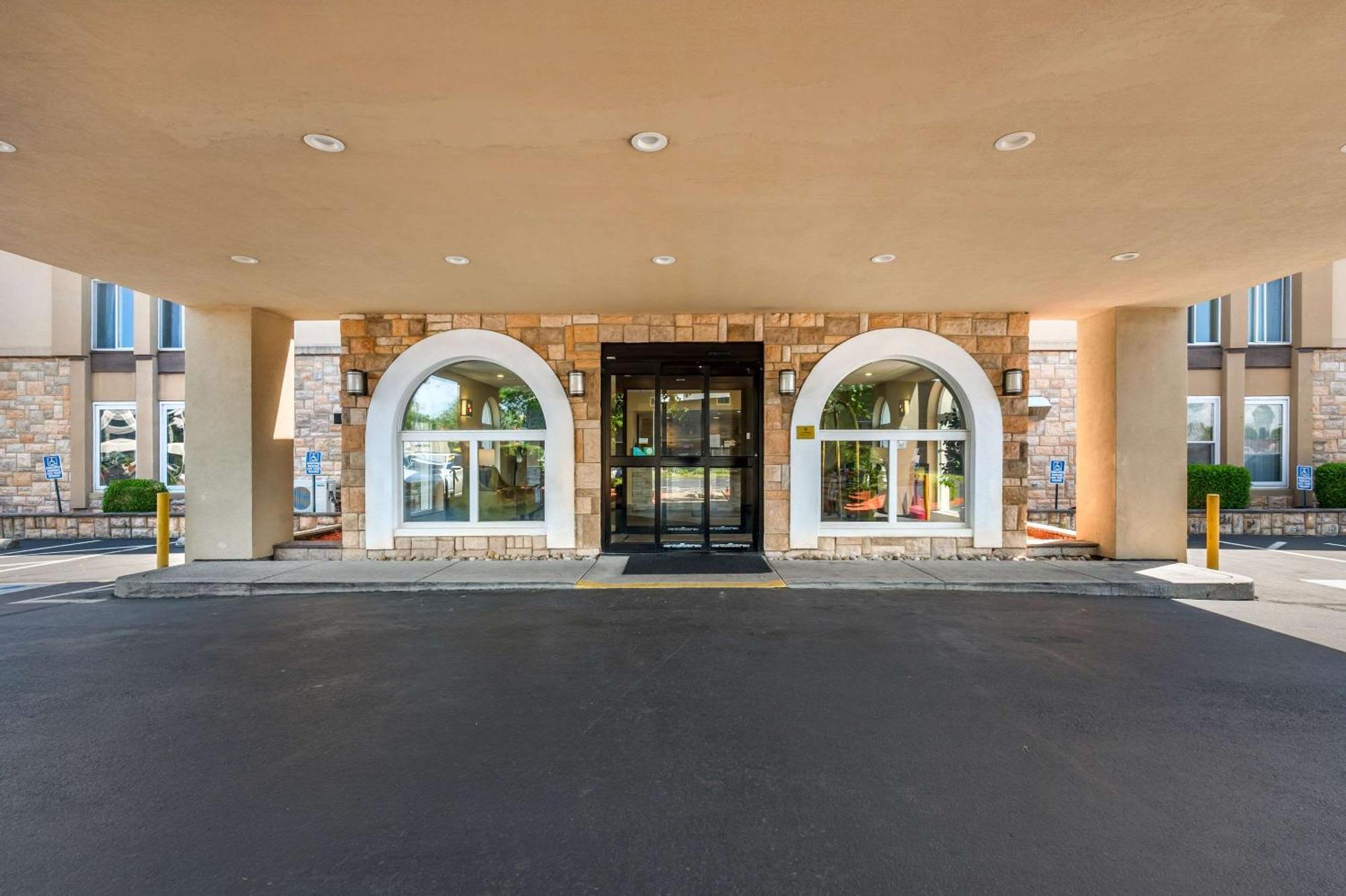 Comfort Inn & Suites East Hartford - Hartford Екстериор снимка